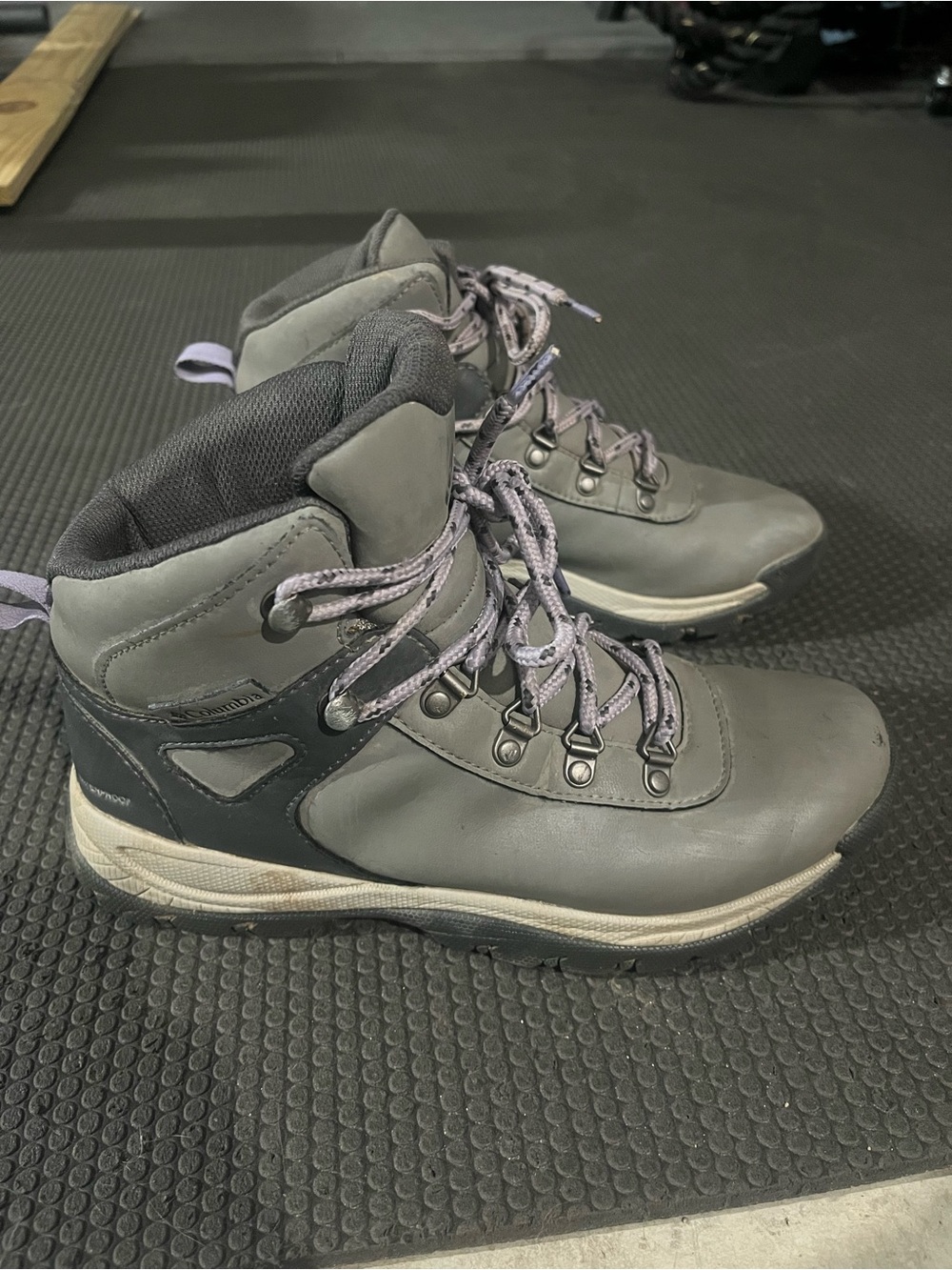 Women’s Columbia Gray Lace-Up Hiking Boots with Light Purple Accents